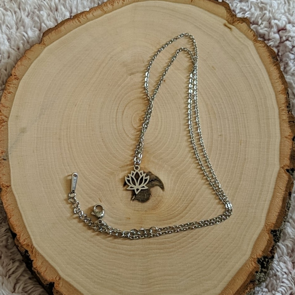 Stainless Steel Lotus Flower Necklace Silver Women's Jewelry - Picture 5 of 7